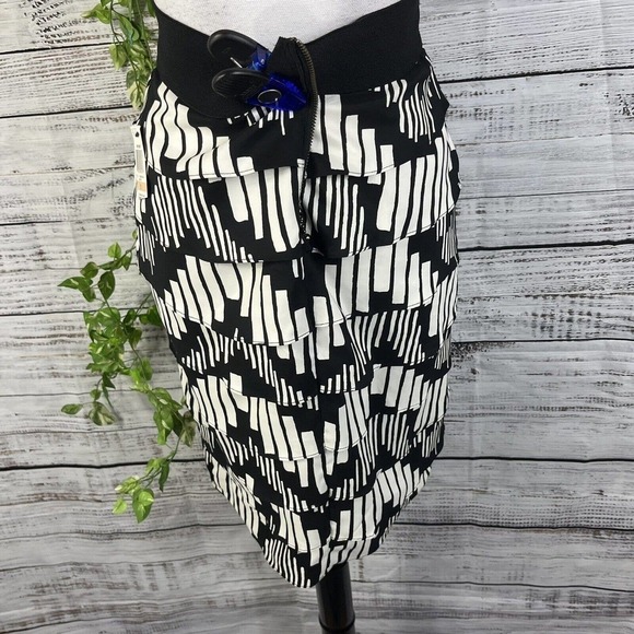 Alfani Skirt size 2 Black Ivory Tiered Layers Pencil Knee Modest Church Wedding - Picture 11 of 12